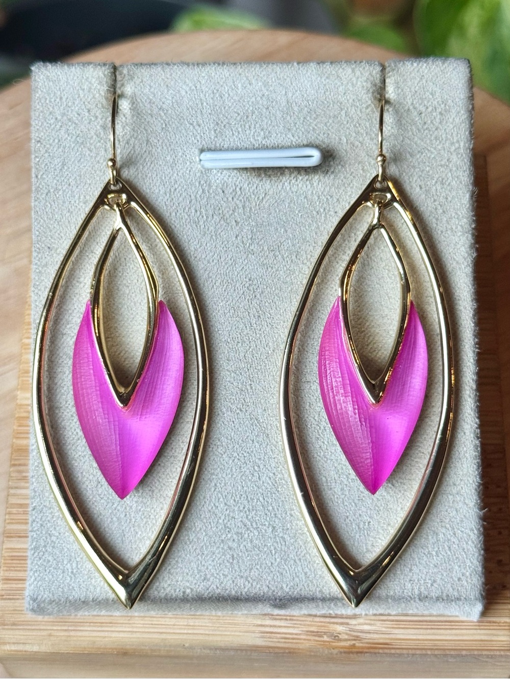 💗ALEXIS BITTAR 14K GF Hand Carved Lucite Dangle Earrings Fuchsia, Neon Pink💗